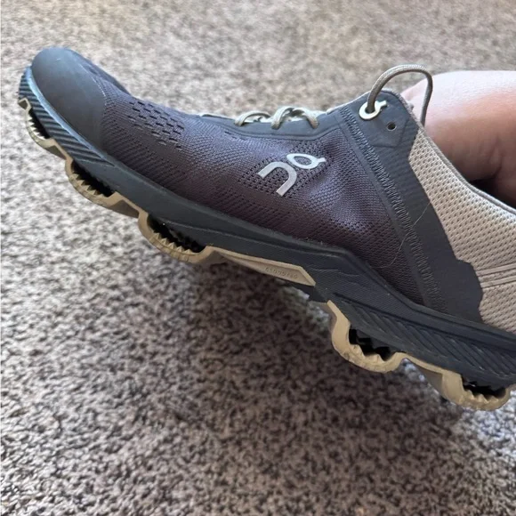 On Cloudsurfer running sneakers size 9.5 - Picture 6 of 8